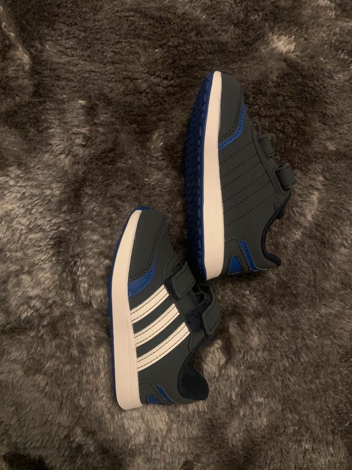 Adidas Turnschuhe Kinder Größe 23 in Hamburg