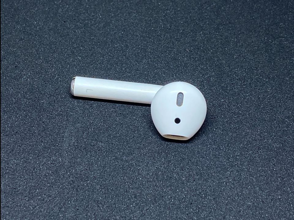 Apple AirPod links 1. Generation defekt in Karlsruhe