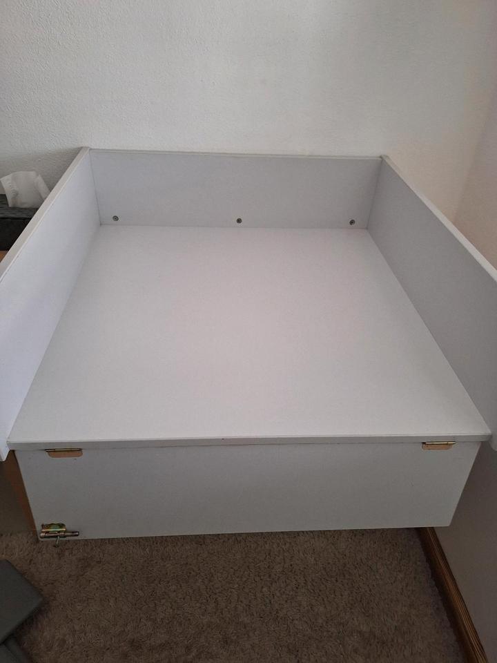 Tischler Wickeltisch,  Wickelauflage 80x80 vom Tischler gemacht in Gröbzig