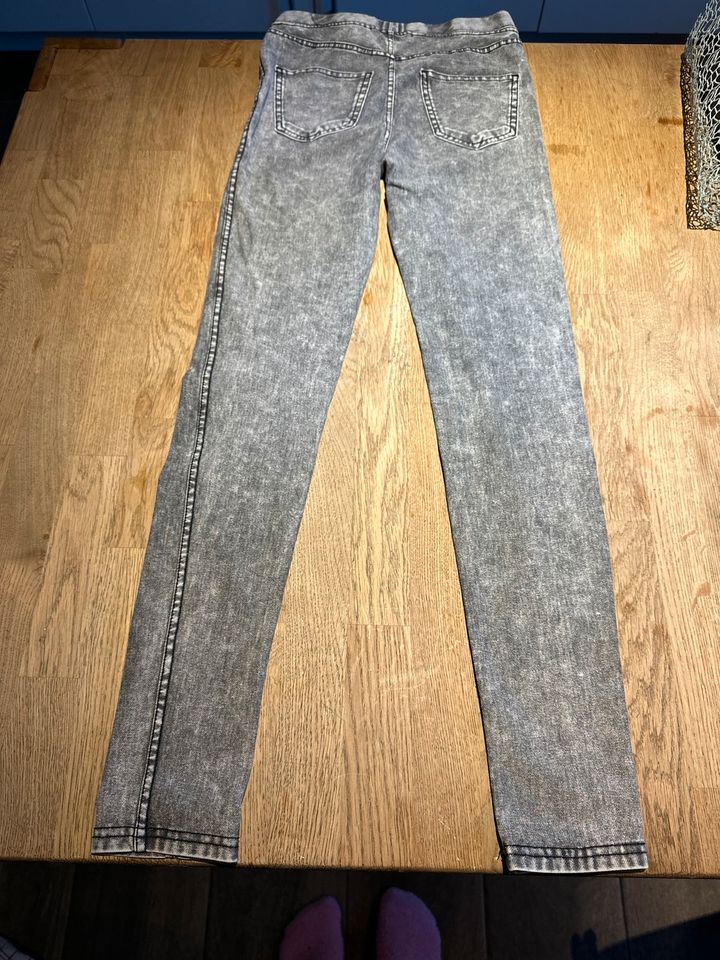 Jeans Jeggings hm in Liebenau