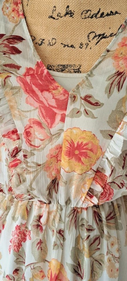 H&M Chiffon Kleid gesmokt  Blumen Muster V-Ausschnitt bunt Gr 36 in Langenfeld