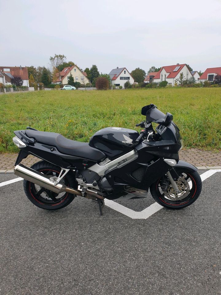 Honda VFR 800 in Neumarkt i.d.OPf.