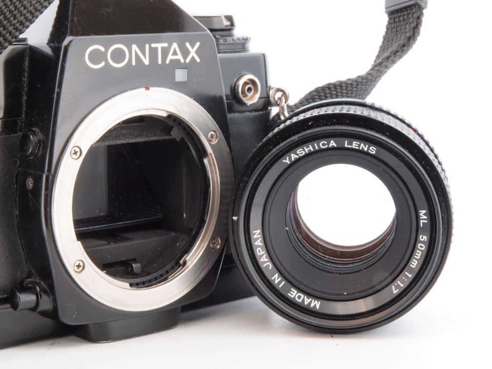 Contax 137 MD Quartz mit Yashica ML 50mm/1.7 Objektiv in Blieskastel