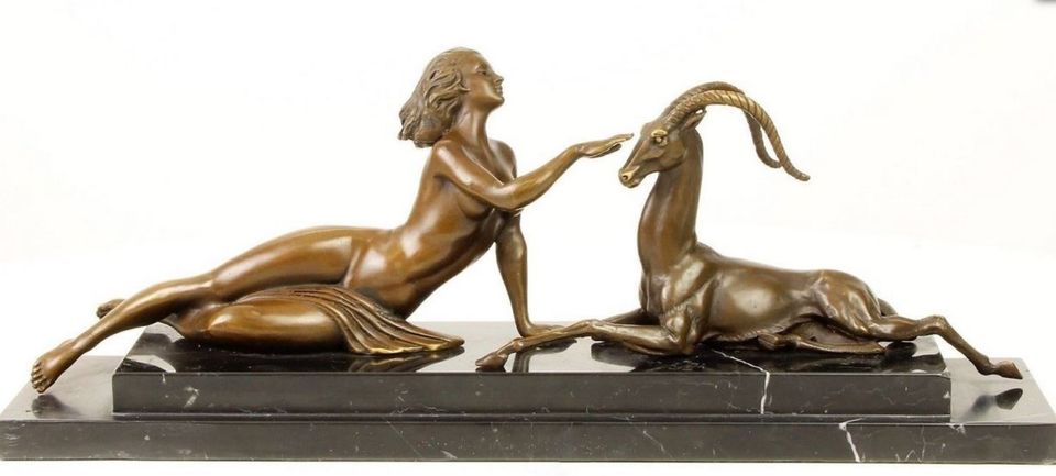 Bronze Skulptur sehr schönes Kunstwerk Frau mit Gazelle, sign. in Potsdam