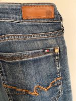 Tommy Hilifger Jeans mit stylischen Rissen Düsseldorf - Benrath Vorschau