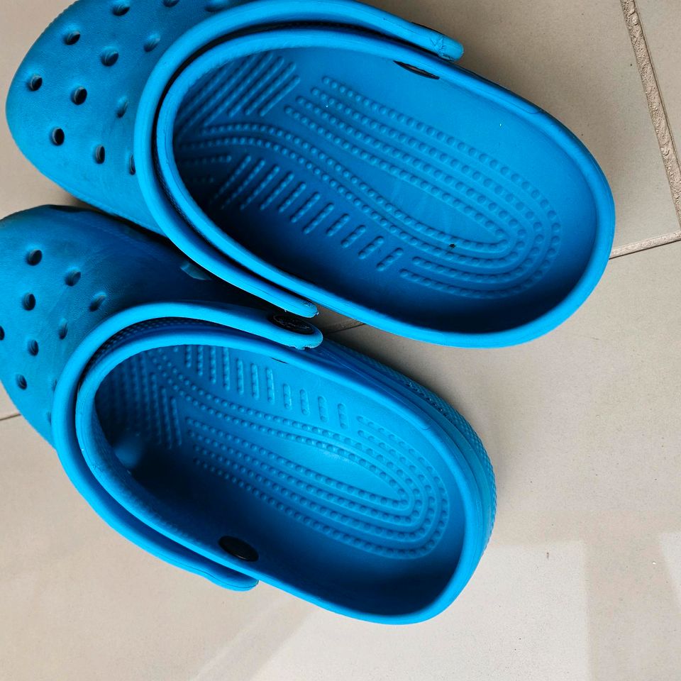 Crocs Blau Größe 35 in Herne