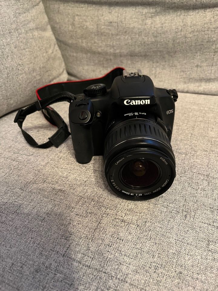 Spiegelreflex Kamera Canon 1000D mit Objektiv EF-S 18-55mm in Berlin