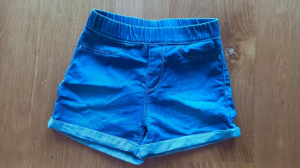 Shorts Mädchen H&M Gr. 134 in Freiburg im Breisgau