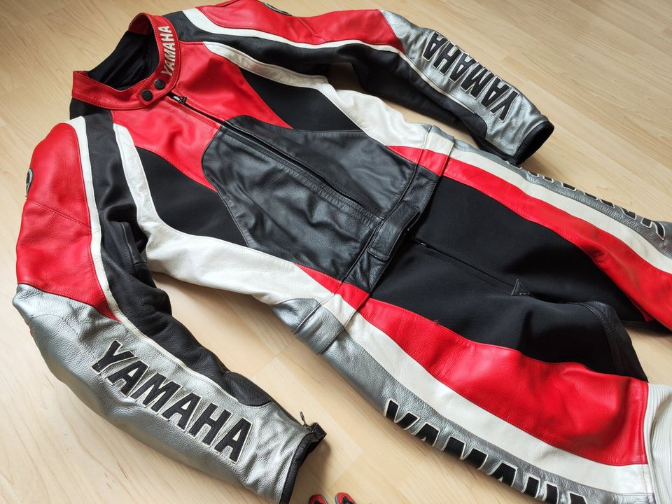 Dainese Lederkombi Yamaha rot 52 2 teilig Handschuhe L in Marpingen