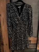 Kleid mit Blumen Nordrhein-Westfalen - Finnentrop Vorschau
