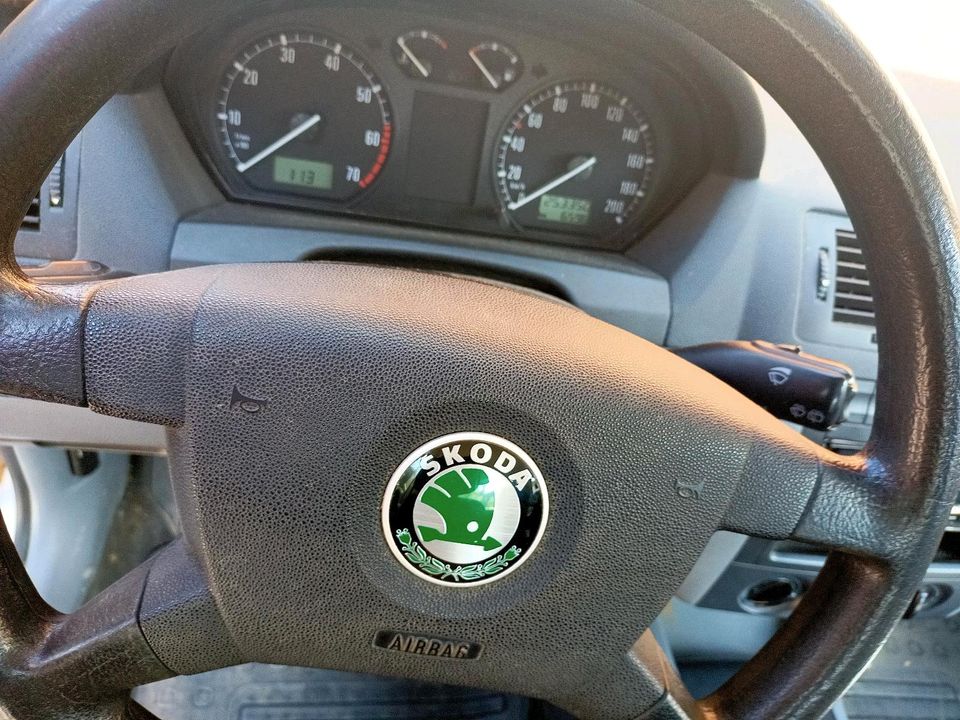 Škoda fabia 1.4 16 v. 75 PS mit tüv in Eningen
