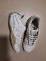 Adidas Sneaker Turnschuhe Sportschuhe ADIDAS weiss weiß Gr. 31,5 Niedersachsen - Vechelde Vorschau