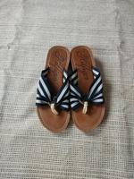 Tommy Hilfiger Gr. 39 Sandalen Zehentrenner Flipflops Neustadt - Huckelriede Vorschau