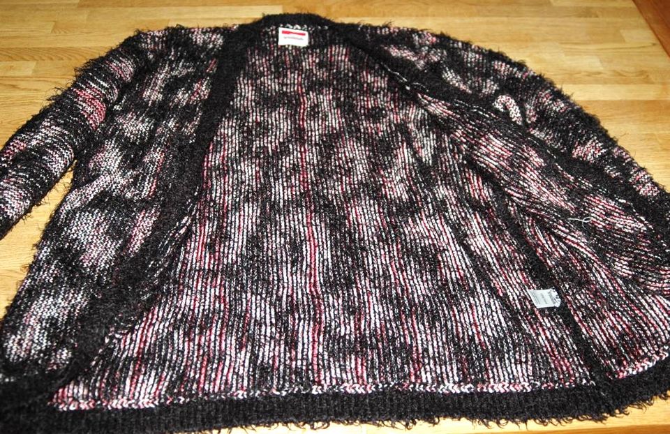 Strickjacke / Sweatjacke schön flauschig Gr.158/164 in Senden