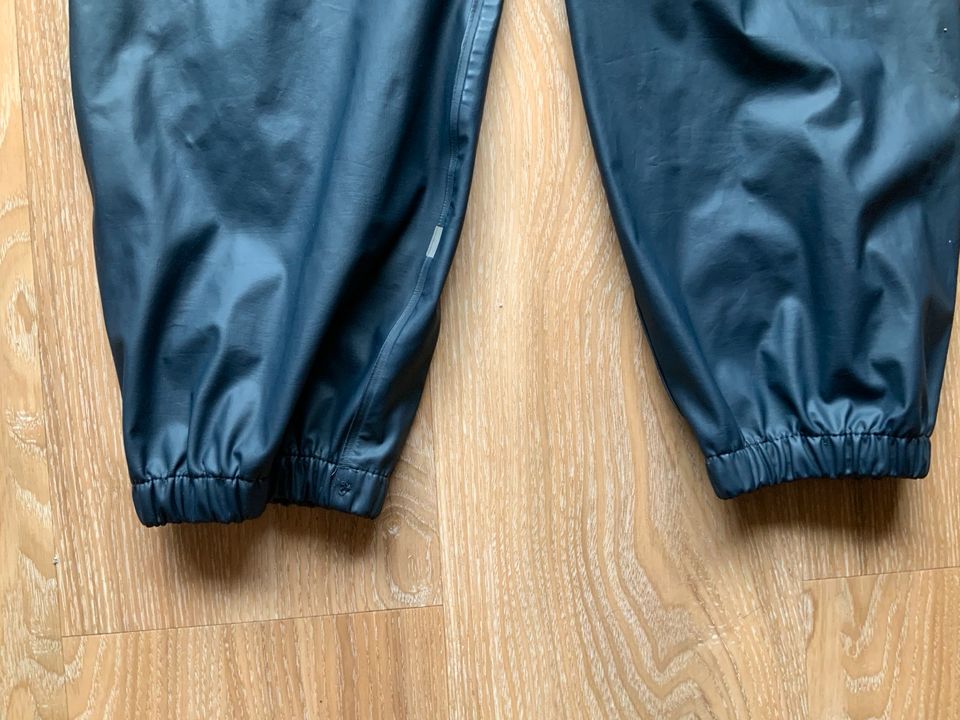 Blaue Regenhose für aktive Racker (110/116) in Hamburg