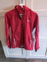 Schöne rote Outdoor Windbreaker Softshelljacke von Regatta Hessen - Alsbach-Hähnlein Vorschau