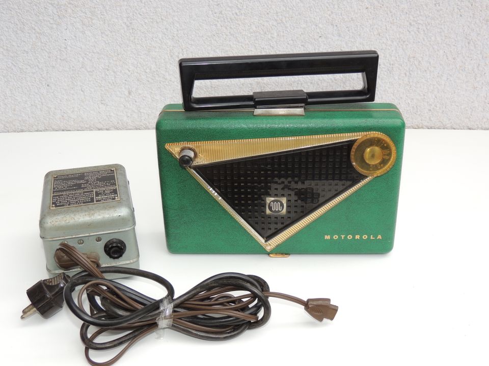 Motorola 55L2U Radio Röhrenradio Kofferradio Antik in Oberursel (Taunus)