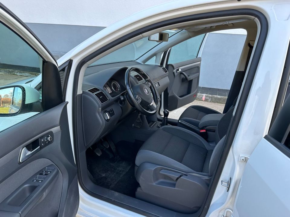 Volkswagen Touran Comfortline** 7 Sitzer in Zscherben