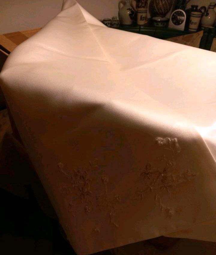 Traumkleid Hochzeitskleid in Cremeweiß neuwertig gr 44 in Daaden