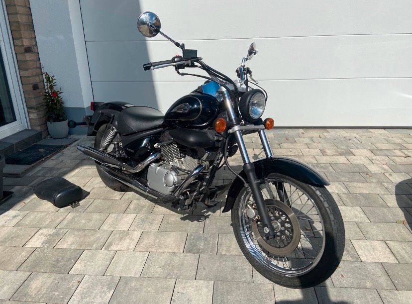 Suzuki Vl 125 Intruder (3600€ VB) in Bonn