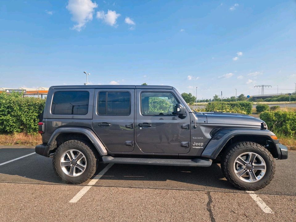 Jeep Wrangler Sahara 2021 Garantie Inspektion neu in Erfurt