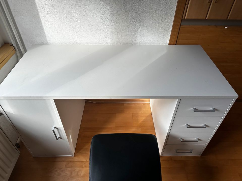 Schreibtisch in Weiß in Brakel