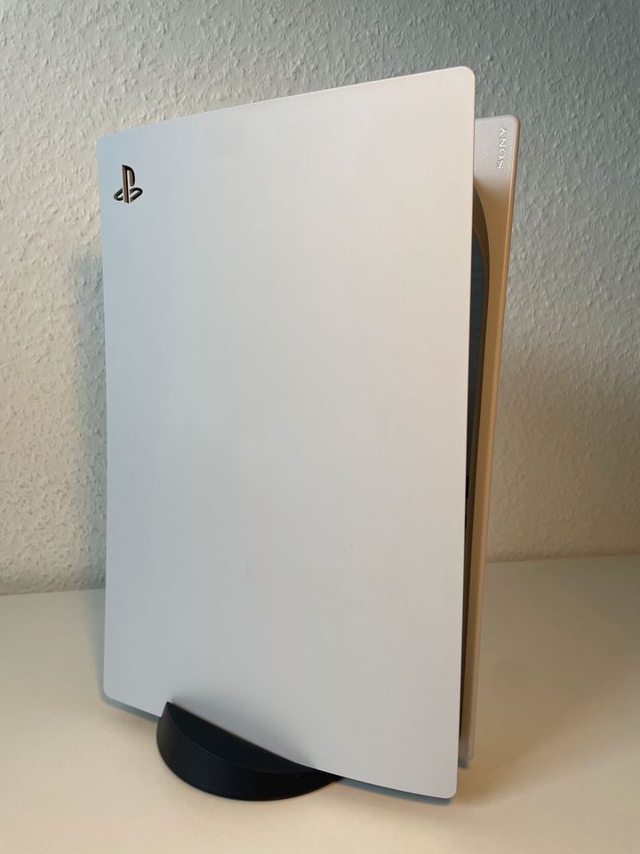 PlayStation 5 mit Disc Laufwerk inkl. Controller + Kabelzeug in Göttingen
