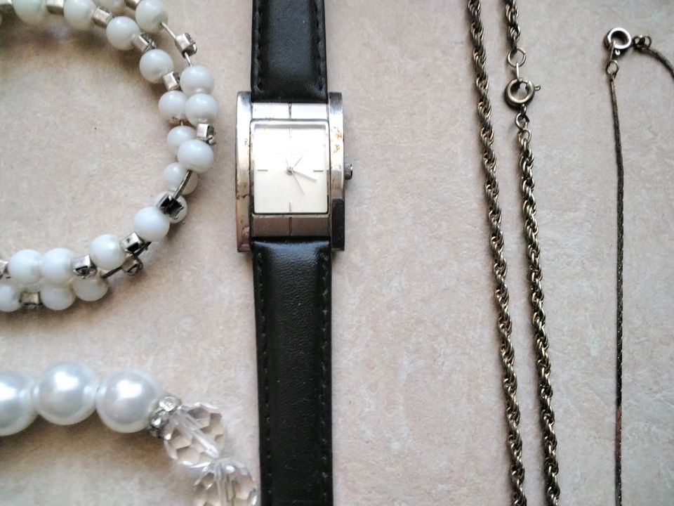 Modeschmuck 2 Uhren Uhr Halskette Ketten Broschen Anhänger etc. in Stuttgart