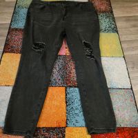 Moderne schwarze Curvy Damen Jeanshose mit Löchern,  4 XL Hessen - Langenselbold Vorschau