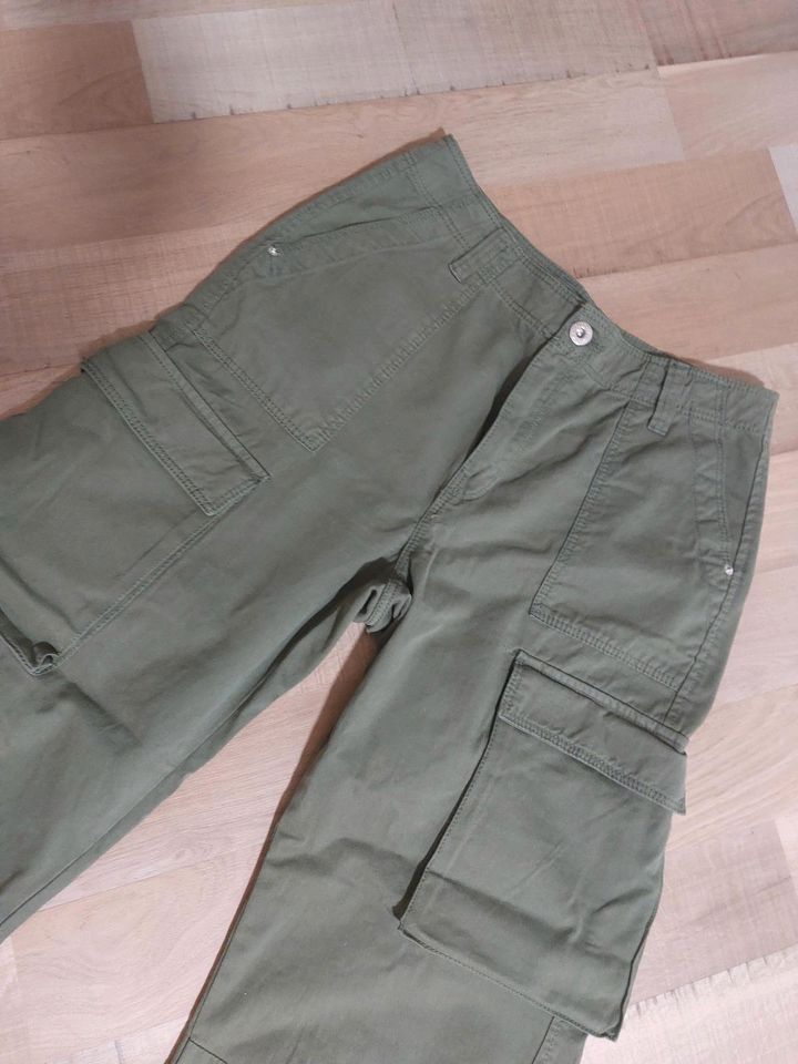 2x Jeans, Only Gr.38 Bershka grün Blau Hose wie neu Gr.M in Rheinbach