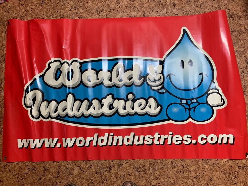 Sammler Skateboard Banner von World Industries in Bottrop