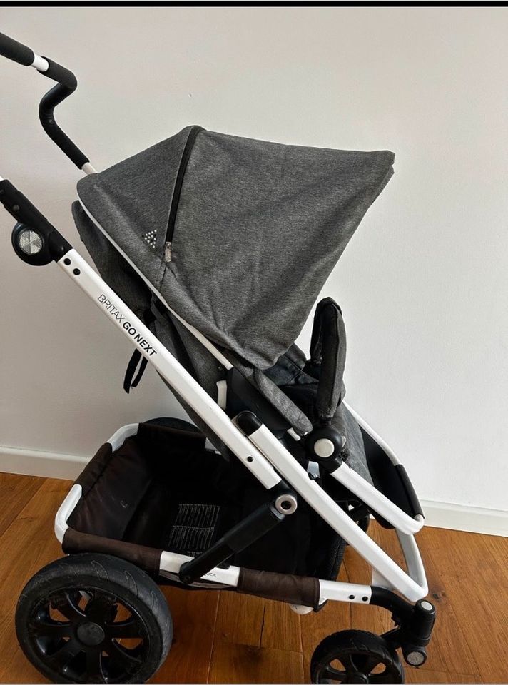 Kinderwagen Britax Römer Go Next inklusive Babywanne in Saarbrücken