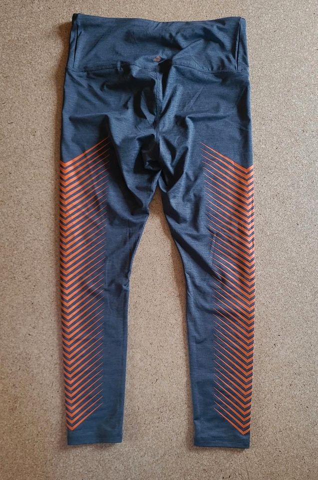 Sporttight grau meliert  Print Gr. M 40/42 NEU in Gärtringen