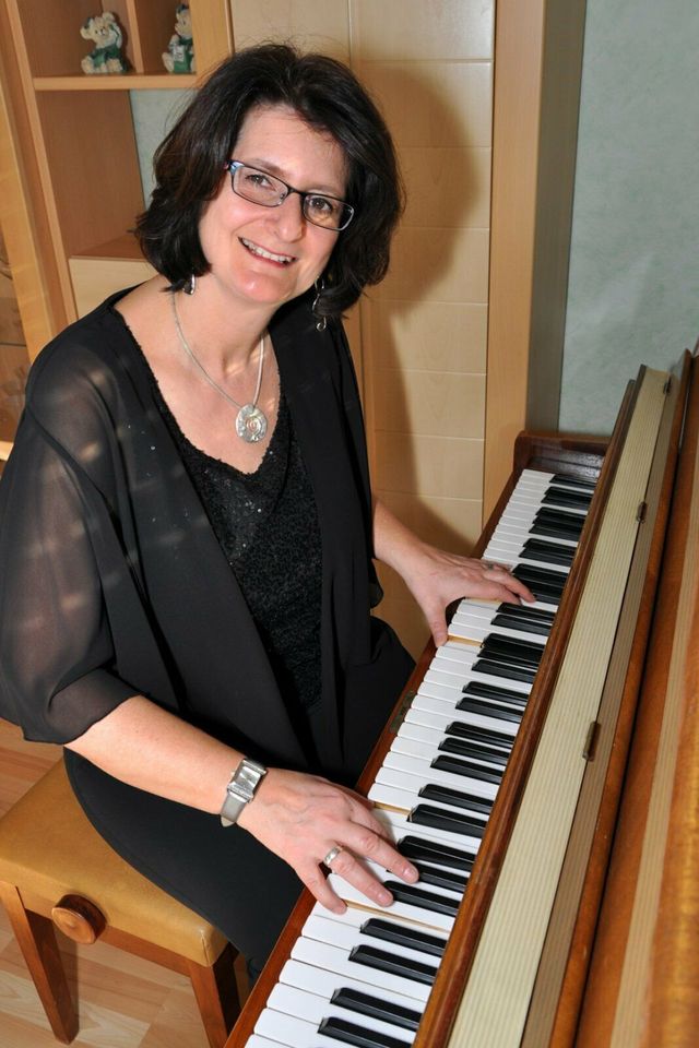 Klavierunterricht & Keyboardunterricht (auch online) in Schwanstetten