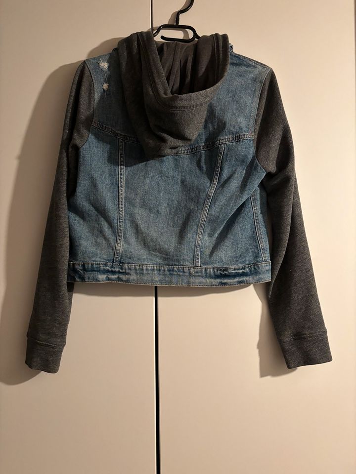 Holliste Jeans-Sweatjacke in Freiburg im Breisgau