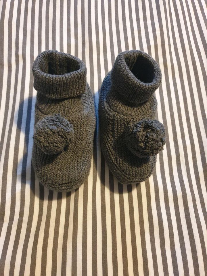 Baby Strickschuhe/Hausschuhe H&M Gr.23/24 in Niederrieden