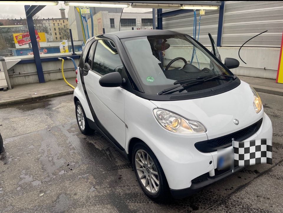 Smart ForTwo 0.8 CDI WEISS - Kupplung & TÜV NEU in Hamburg