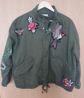 Lässige Jacke, H&M, Military Übergangsjacke mit Pachtes/Aufnäher Brandenburg - Trebbin Vorschau
