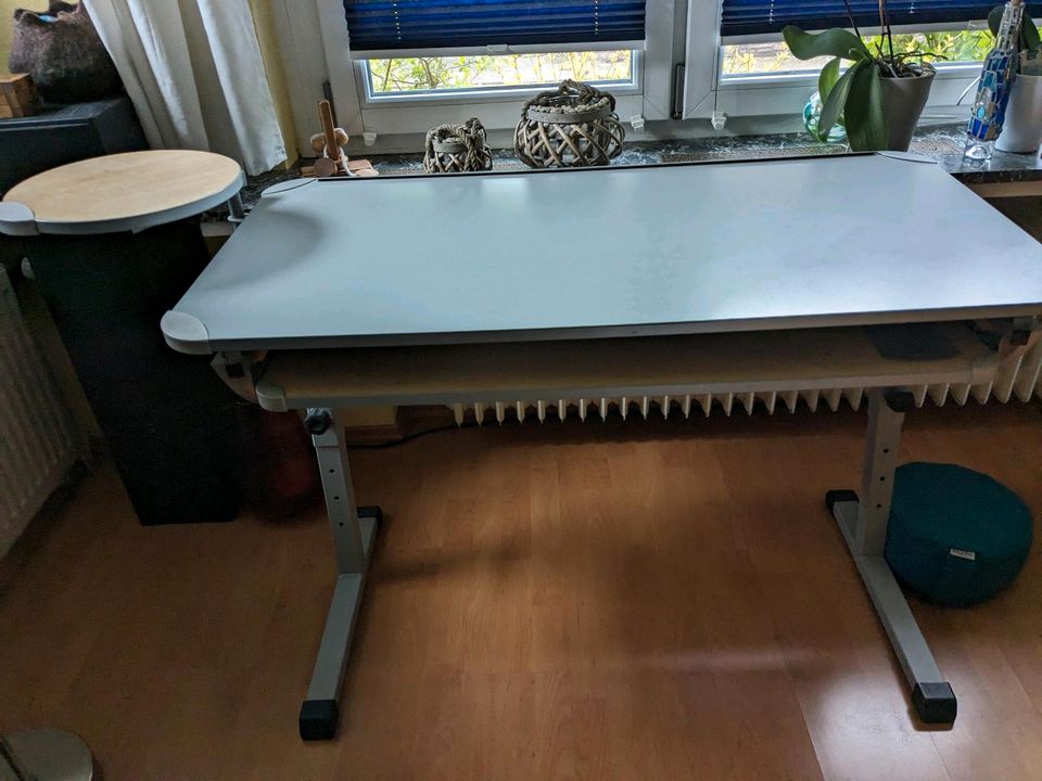 Schreibtisch für Schüler/innen in Langenhagen