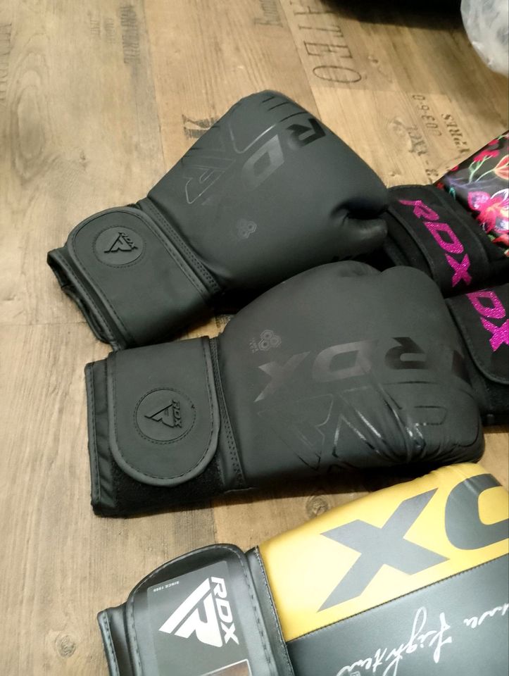 Boxhandschuhe für Erwachsene - verschiedenen Modelle in Langenselbold