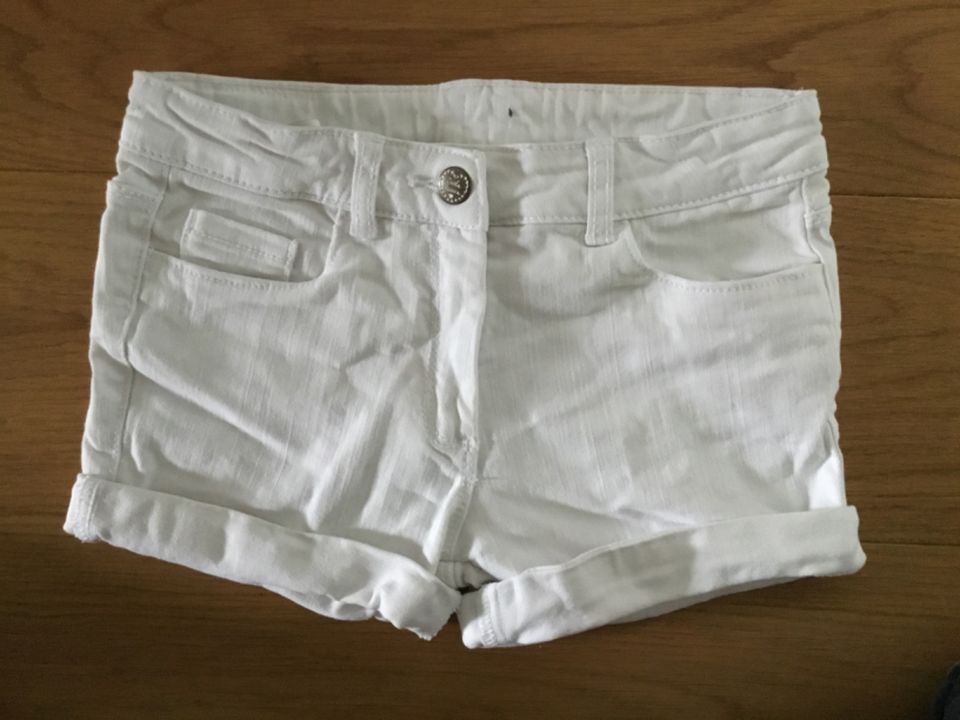 Shorts 2x Review blau hellblau weiß Gr. 134 und 140 in Steinfeld