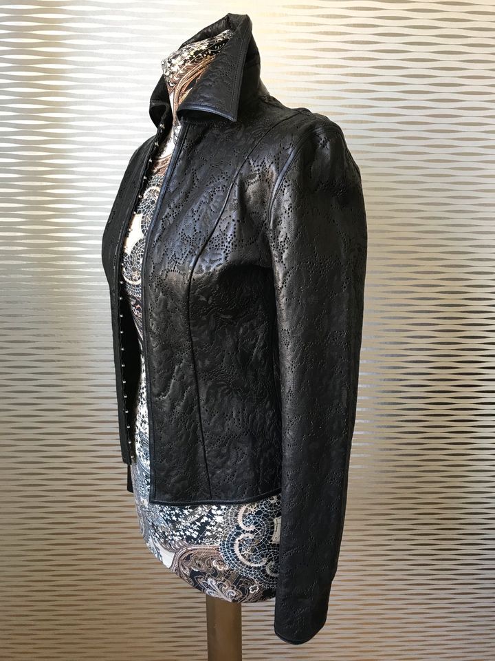 Lederblazer / -bluse von Versace, schwarz, Gr. 34 in München