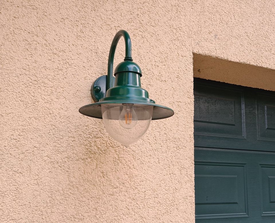 Außenlampe 2 Stück gebraucht, defekte Kuppel in Burgstall (bei Tangerhütte)