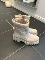 Tamaris Stiefel Gr 40 NEU gefüttert weiß-beige Nordrhein-Westfalen - Moers Vorschau
