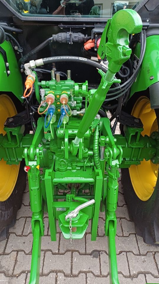 JOHN DEERE 5075GF Traktor Plantagentraktor Hopfenbau Weinbau in Wolnzach