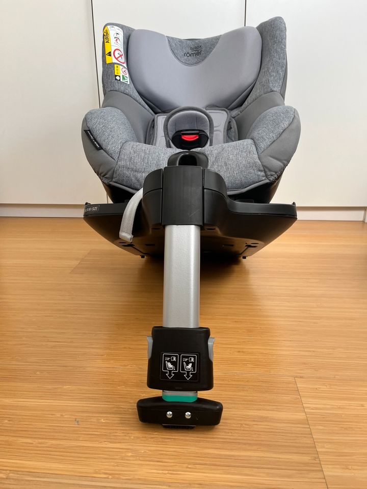 Britax Römer Dualfix M I-size Kindersitz in Schwabmünchen