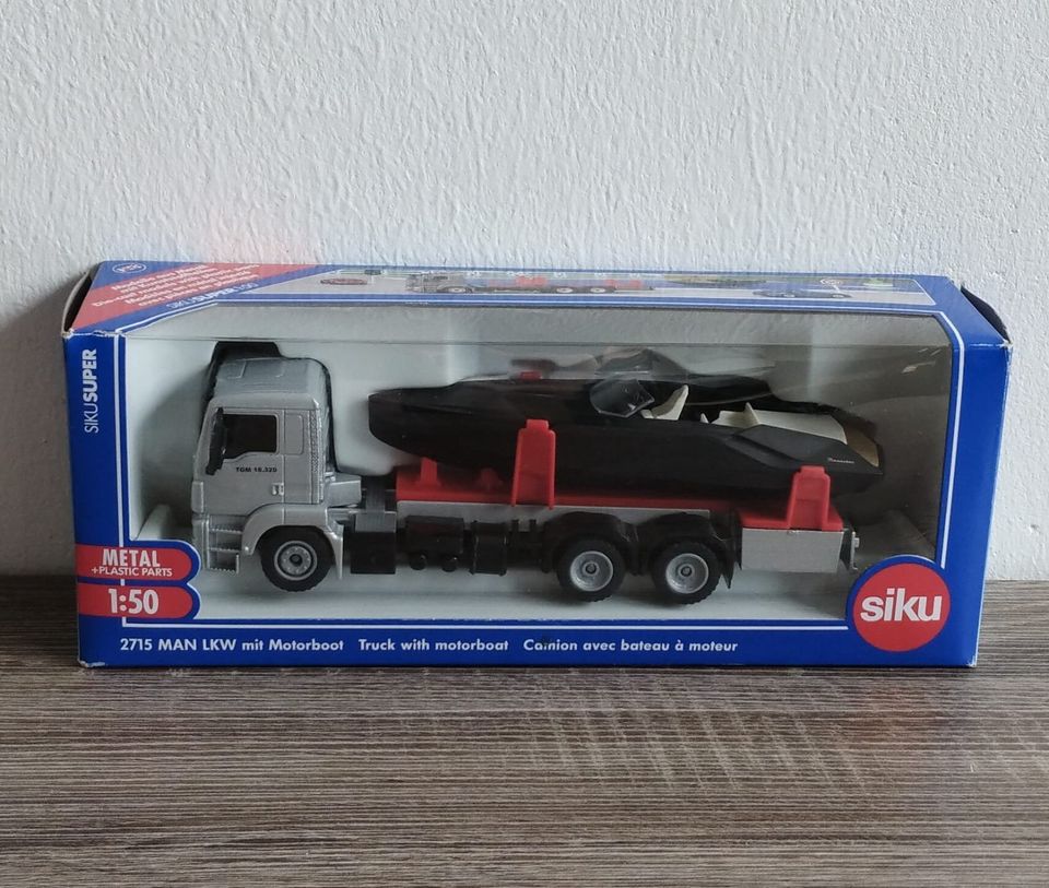 LKW mit Motorboot, siku 2715 in Sögel