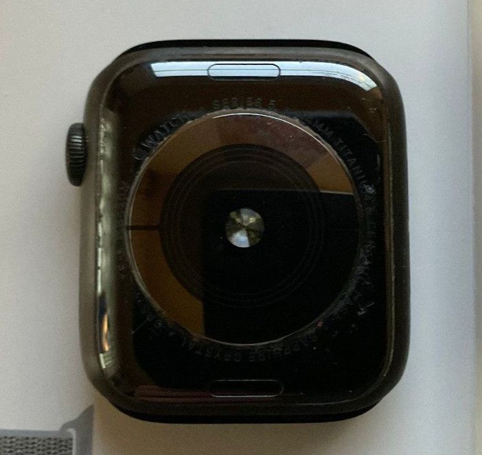 Apple Watch Series 5 Titanium 44 mm GPS + Cellular in Aurich