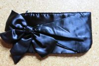 Clutch schwarz Schleife Satin NEU kleine Tasche Weihnachten black Rheinland-Pfalz - Guldental Vorschau