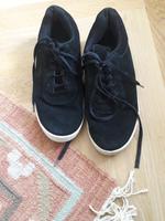 Sneaker von Joslin Gr. 42 Niedersachsen - Göttingen Vorschau